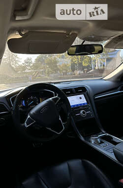 Седан Ford Fusion 2016 в 