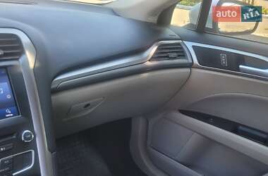 Седан Ford Fusion 2018 в 