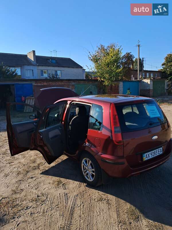 Хетчбек Ford Fusion 2003 в Безлюдівці