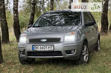 Хэтчбек Ford Fusion 2004 в Гоще