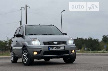 Хетчбек Ford Fusion 2004 в Гощі