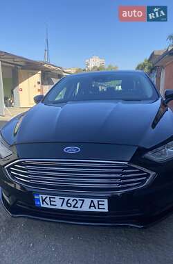 Седан Ford Fusion 2017 в 
