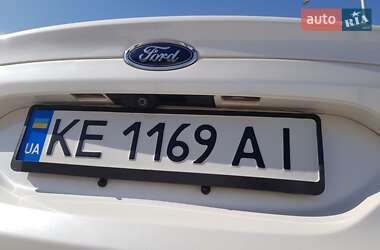 Седан Ford Fusion 2013 в 