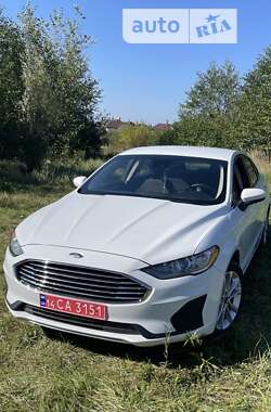 Седан Ford Fusion 2019 в Львові