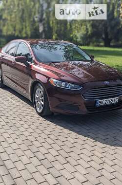 Седан Ford Fusion 2015 в Рівному