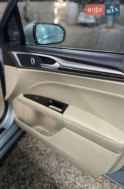 Седан Ford Fusion 2013 в 