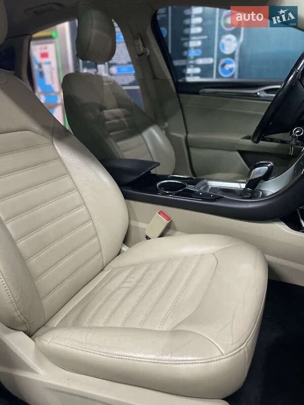 Седан Ford Fusion 2013 в Одесі