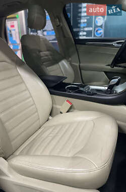 Седан Ford Fusion 2013 в 