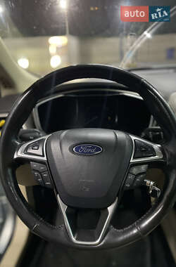 Седан Ford Fusion 2013 в 