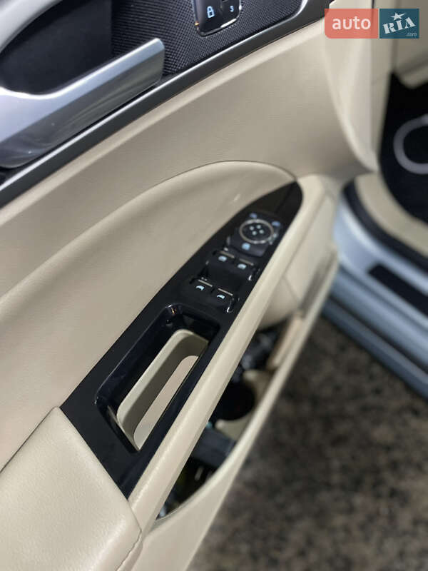Седан Ford Fusion 2013 в Одесі