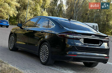 Седан Ford Fusion 2017 в 