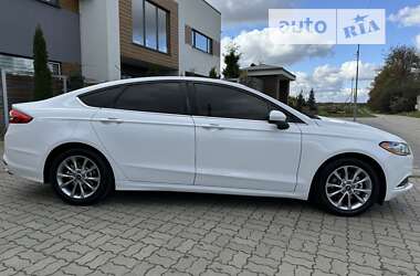 Седан Ford Fusion 2016 в Стрию