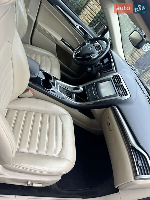 Седан Ford Fusion 2015 в Умані