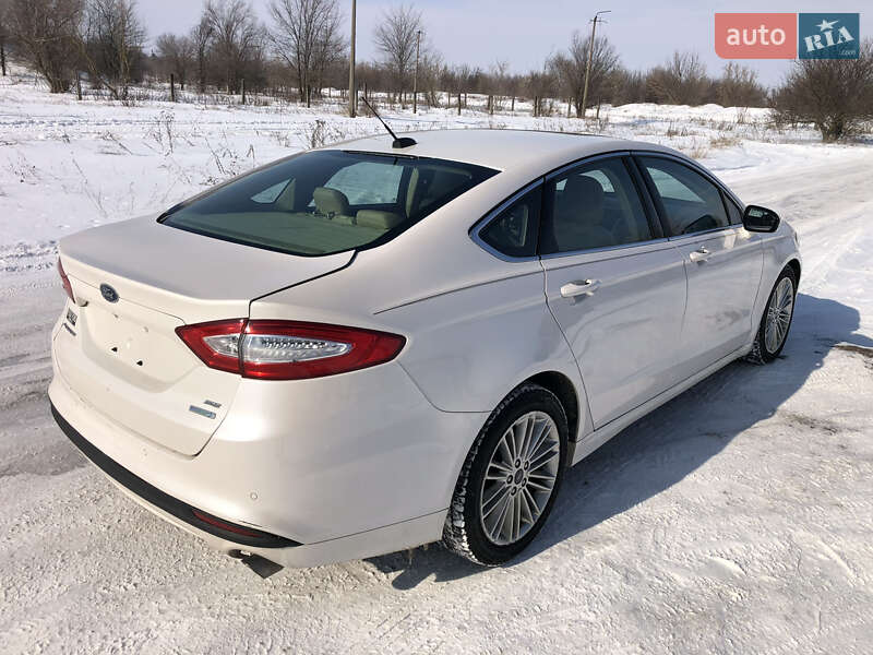 Седан Ford Fusion 2015 в Умані
