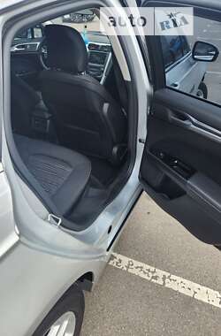 Седан Ford Fusion 2016 в 