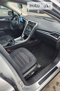 Седан Ford Fusion 2016 в 