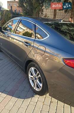 Седан Ford Fusion 2015 в Могилів-Подільському