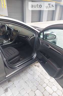 Седан Ford Fusion 2013 в 