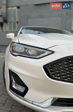 Седан Ford Fusion 2019 в 