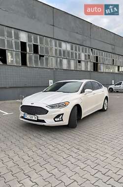 Седан Ford Fusion 2019 в 
