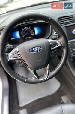 Седан Ford Fusion 2019 в 