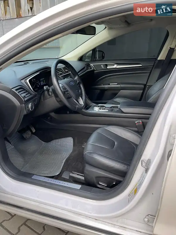Седан Ford Fusion 2019 в 