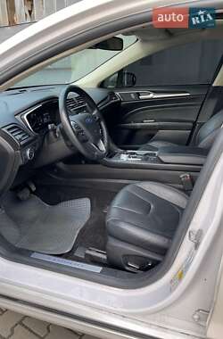 Седан Ford Fusion 2019 в 