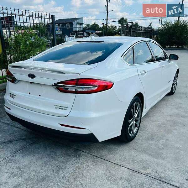 Седан Ford Fusion 2019 в Львове