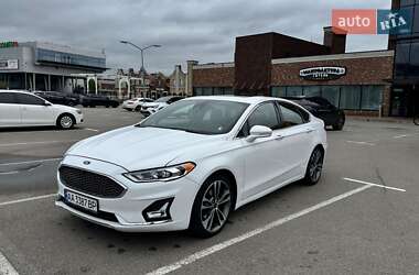 Седан Ford Fusion 2019 в 