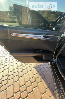 Седан Ford Fusion 2016 в 