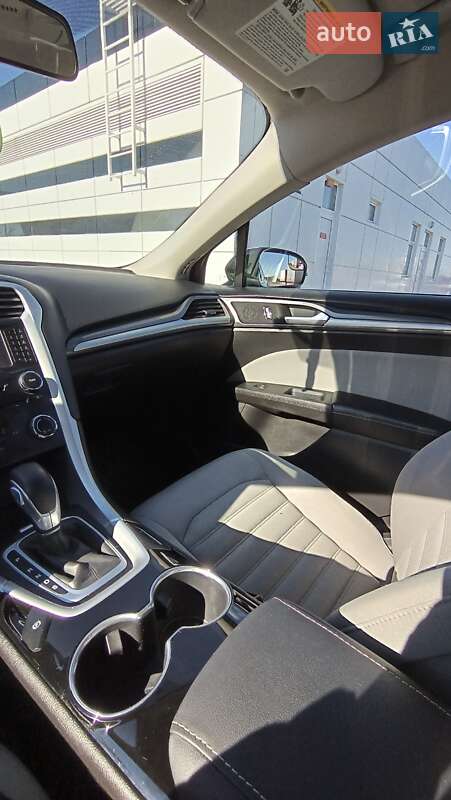 Седан Ford Fusion 2015 в Рівному