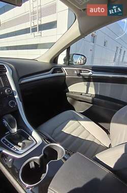 Седан Ford Fusion 2015 в 