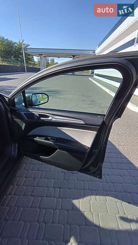 Седан Ford Fusion 2015 в Рівному