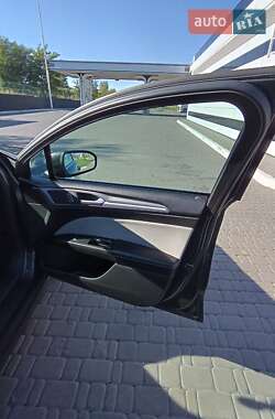 Седан Ford Fusion 2015 в 