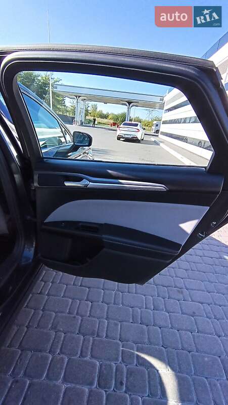 Седан Ford Fusion 2015 в Рівному