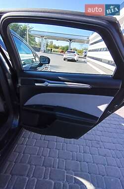 Седан Ford Fusion 2015 в 