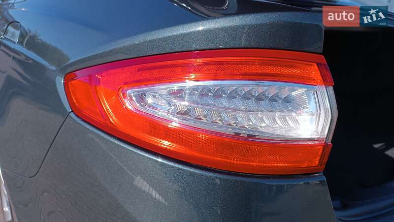 Седан Ford Fusion 2015 в Рівному