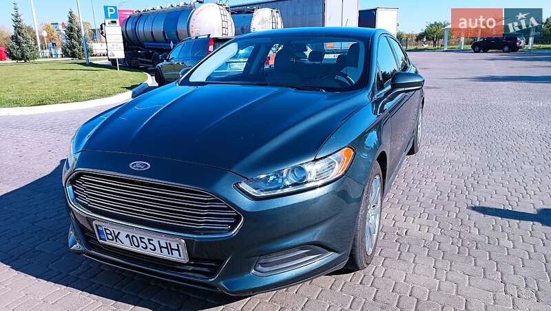 Седан Ford Fusion 2015 в Рівному
