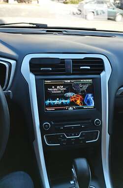 Седан Ford Fusion 2015 в 