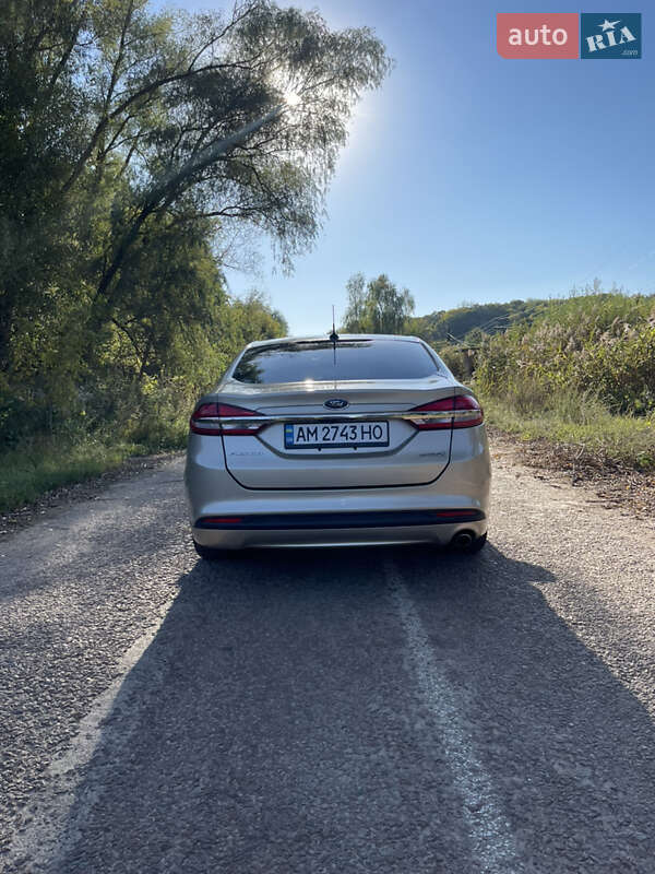 Седан Ford Fusion 2016 в Тараще