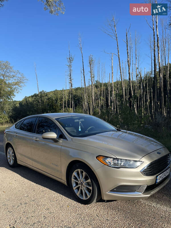 Седан Ford Fusion 2016 в Тараще