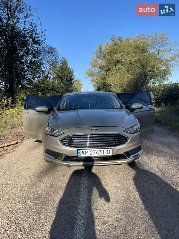 Седан Ford Fusion 2016 в Тараще