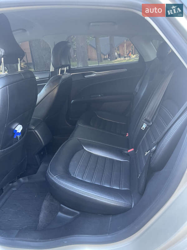 Седан Ford Fusion 2016 в Тараще