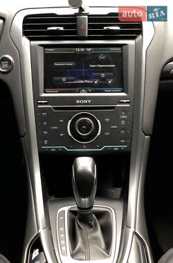 Седан Ford Fusion 2013 в 