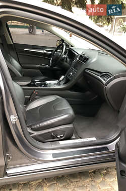 Седан Ford Fusion 2013 в 