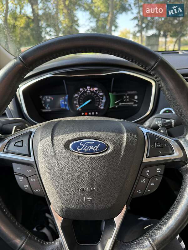 Седан Ford Fusion 2017 в Рені