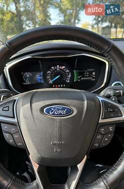 Седан Ford Fusion 2017 в 