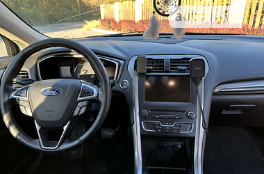 Седан Ford Fusion 2017 в 