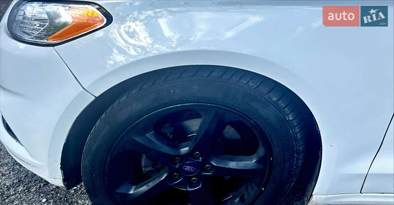 Седан Ford Fusion 2015 в Ровно