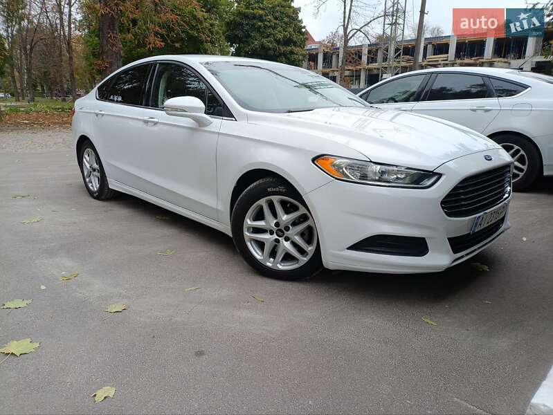Седан Ford Fusion 2014 в 